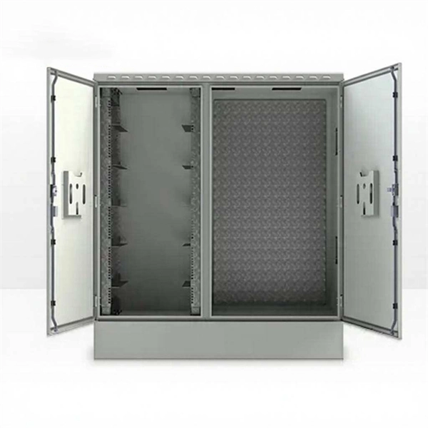 100 optical modules receive and transmit light