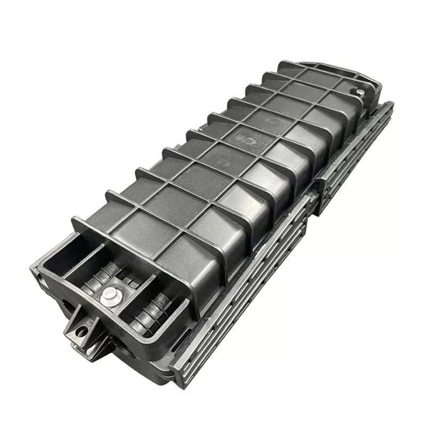 Tools for cutting the reinforcing core of optical cables