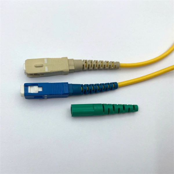 Does a cold aisle server room have busbars 