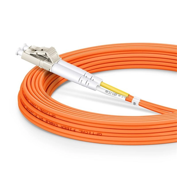 Which is better fiber optic cable or cable network cable 