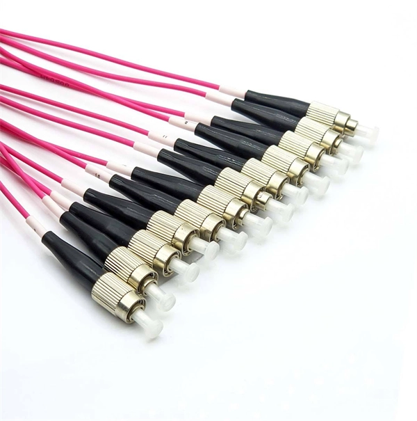 Color of 10 Gigabit Single-Mode Fiber